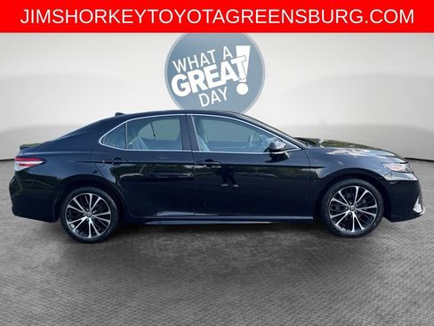 Used 2020 Toyota Camry SE w/ Cold Weather Package AWD/4WD image 2