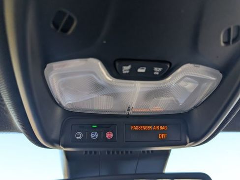 Used 2025 Chevrolet Colorado Z71 image 16