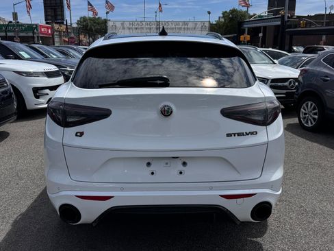 Used 2021 Alfa Romeo Stelvio Ti Sport image 4