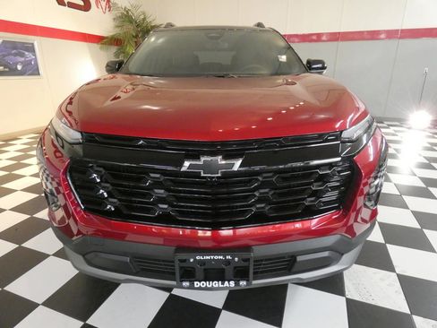 Used 2025 Chevrolet Equinox LT w/ Convenience Package II image 2