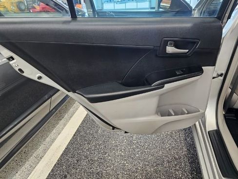 Used 2012 Toyota Camry LE image 18