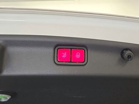 Used 2023 Mercedes-Benz C 300 4MATIC Sedan image 35