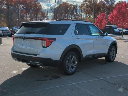 New 2026 Ford Explorer Active w/ Active Comfort Package image 8