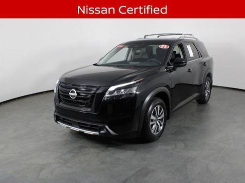 Certified 2023 Nissan Pathfinder SL w/ Black Appearance Package FWD image 2