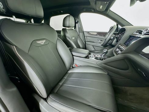 Used 2022 Bentley Bentayga AWD/4WD image 39