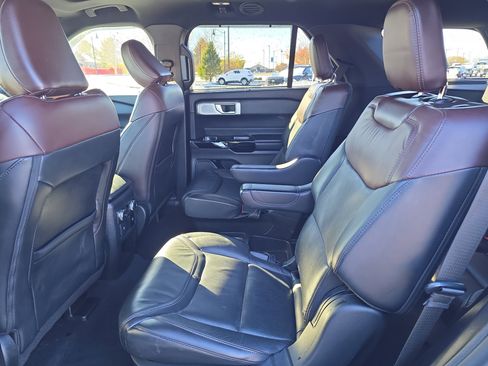 Certified 2021 Ford Explorer Platinum w/ Equipment Group 601A image 11