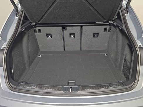 Certified 2026 Porsche Macan AWD/4WD image 13