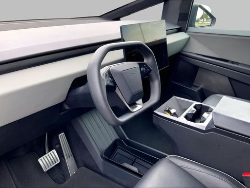 Used 2025 Tesla Cybertruck AWD Crew Cab image 17