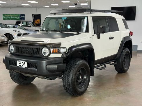 Used 2014 Toyota FJ Cruiser 4WD image 2
