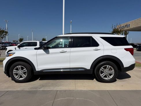 Used 2023 Ford Explorer XLT AWD/4WD image 8
