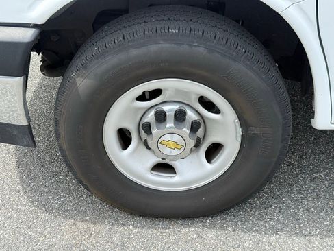 Used 2024 Chevrolet Express 3500 LT w/ LT Preferred Equipment Group image 12