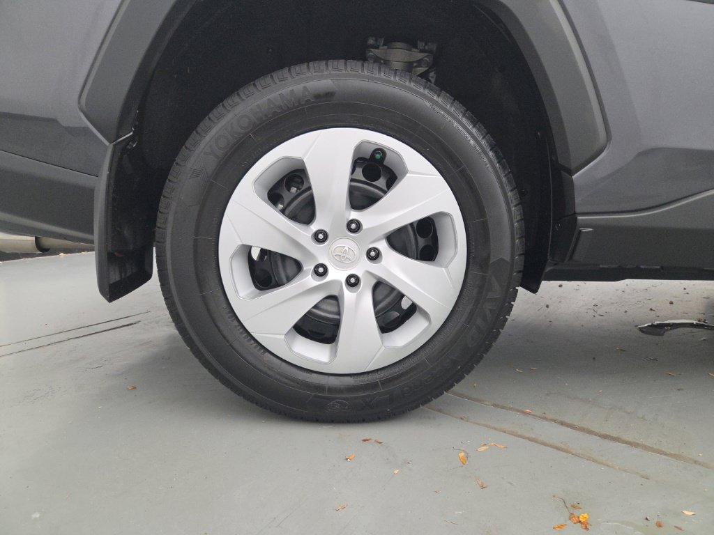 Used 2023 Toyota RAV4 LE AWD/4WD image 11