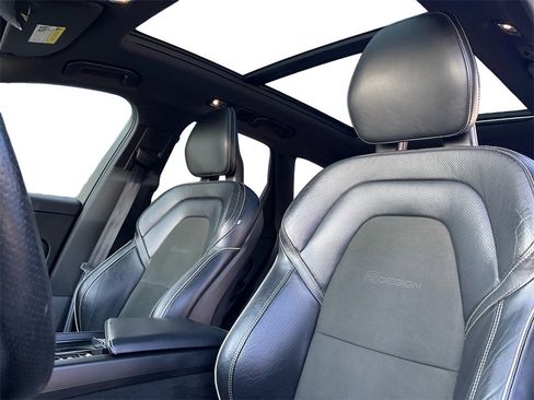 Used 2018 Volvo XC60 T6 R-Design w/ Advanced Package image 14