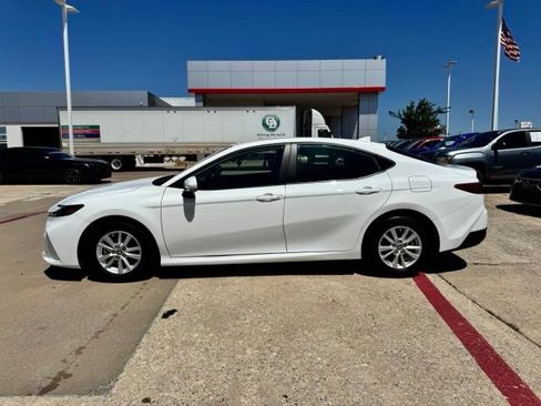 Used 2025 Toyota Camry LE FWD image 4