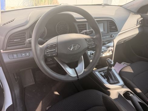 Used 2020 Hyundai Elantra SE w/ Cargo Package (C1) FWD image 13