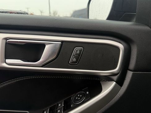 Used 2021 Ford Explorer XLT w/ Equipment Group 202A image 15