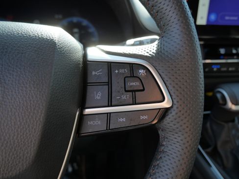 Used 2025 Toyota Sienna Platinum AWD/4WD image 27