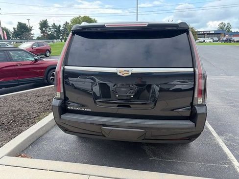 Used 2018 Cadillac Escalade Premium Luxury AWD/4WD image 7