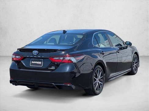 Used 2023 Toyota Camry SE w/ Cold Weather Package FWD image 5