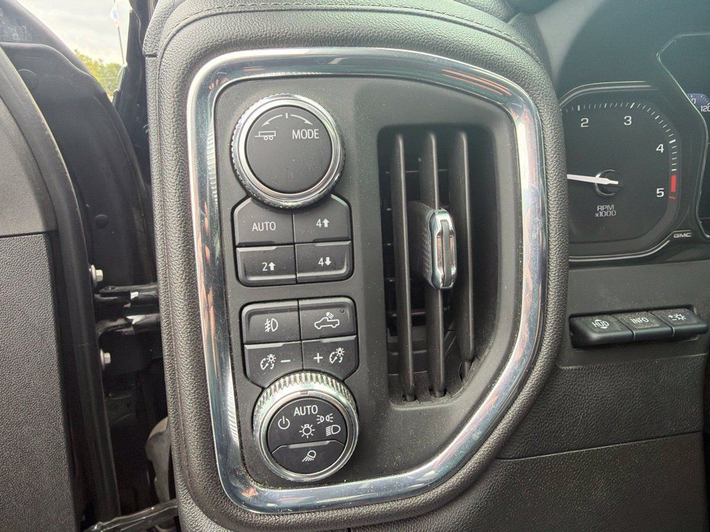 Used 2023 GMC Sierra 3500 Denali w/ Denali Ultimate Package AWD/4WD image 17