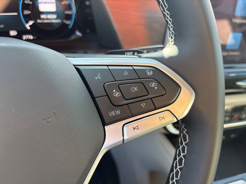 Used 2026 Volkswagen Atlas SE image 16