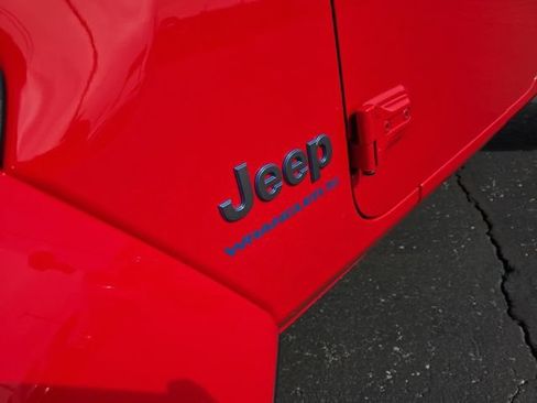 Used 2025 Jeep Wrangler Unlimited Sahara w/ Safety Group AWD/4WD image 24