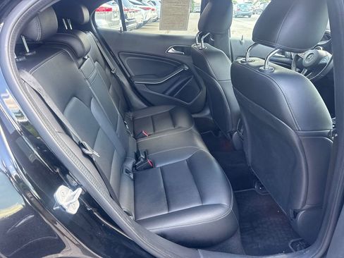 Used 2018 Mercedes-Benz GLA 250 4MATIC w/ Premium Package image 15