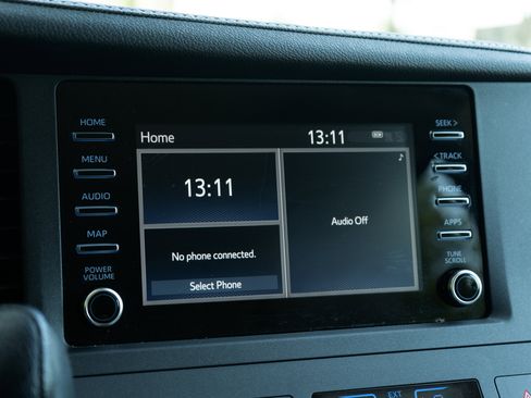 Used 2020 Toyota Sienna L image 29