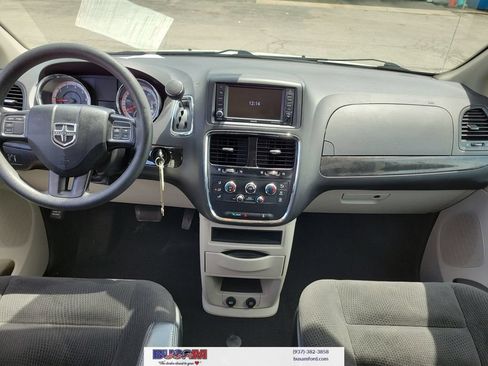Used 2019 Dodge Grand Caravan SE w/ UConnect Hands-Free Group FWD image 9