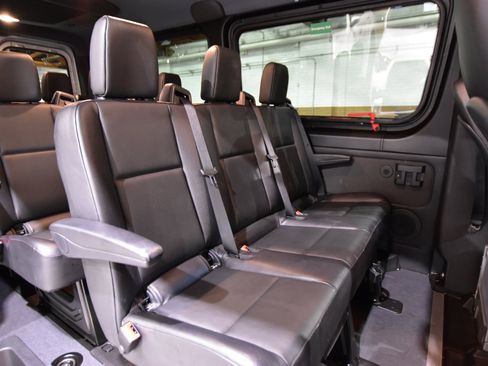 Used 2021 Mercedes-Benz Sprinter 2500 image 40