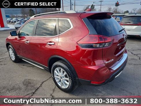 Certified 2018 Nissan Rogue SV w/ Premium Package image 6