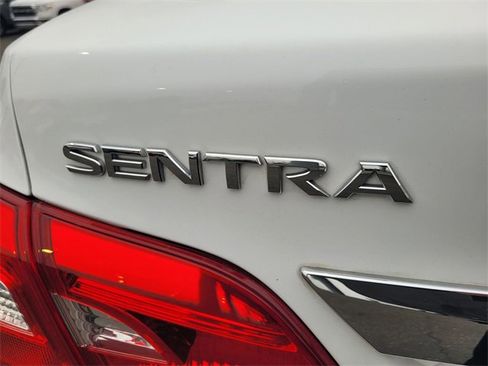 Used 2018 Nissan Sentra S image 10