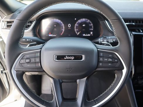 New 2025 Jeep Grand Cherokee Altitude image 3