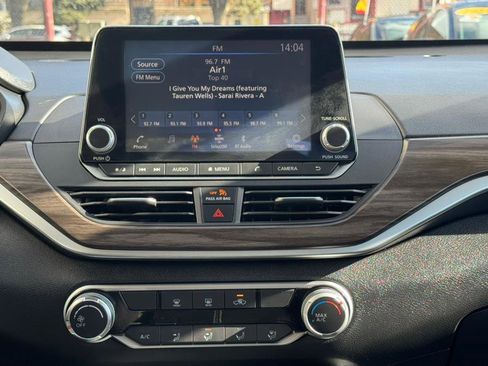 Used 2025 Nissan Altima 2.5 SV image 21