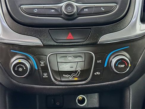 Used 2018 Chevrolet Equinox LT image 15