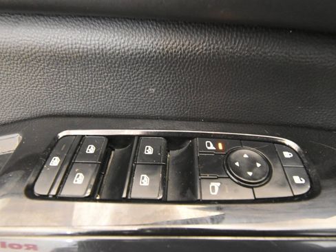 Used 2022 Nissan Pathfinder SV w/ SV Black Package FWD image 40