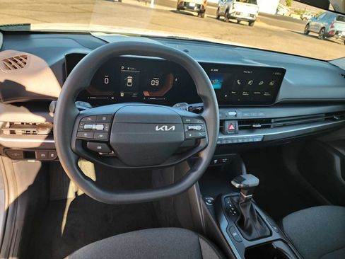 Used 2026 Kia K4 FWD image 2