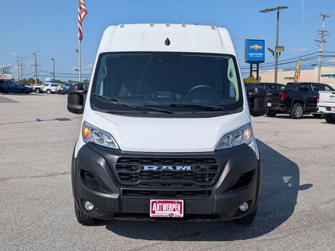 Used 2025 RAM ProMaster 2500 w/ Convenience Group FWD image 8