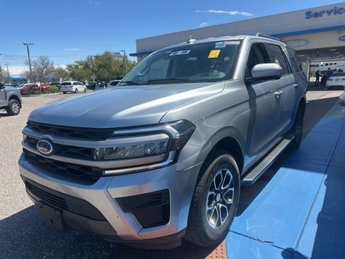 Used 2023 Ford Expedition XLT image 7