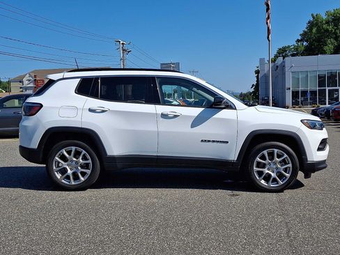 Certified 2022 Jeep Compass Latitude w/ Sun and Sound Group AWD/4WD image 7