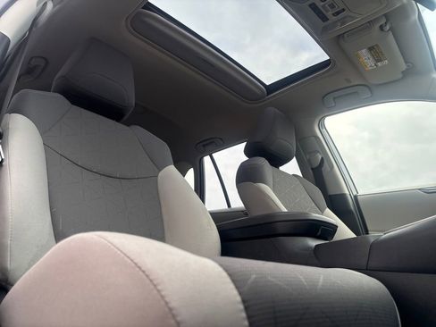 Used 2025 Toyota RAV4 XLE w/ Convenience Package image 24