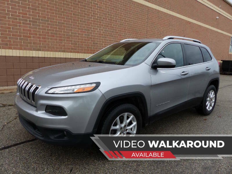 Used 2017 Jeep Cherokee Latitude w/ Cold Weather Group AWD/4WD image 1