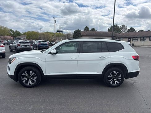 Used 2024 Volkswagen Atlas SE AWD/4WD image 6