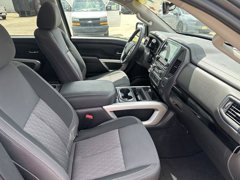 Used 2023 Nissan Titan SV w/ SV Convenience Package image 18