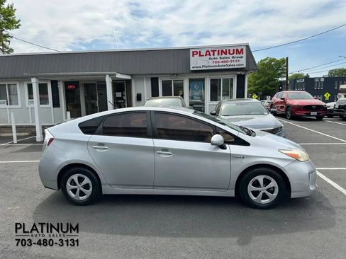 Used 2010 Toyota Prius Two image 2