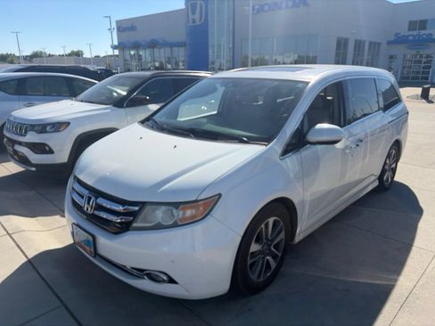 Used 2014 Honda Odyssey Touring Elite image 3