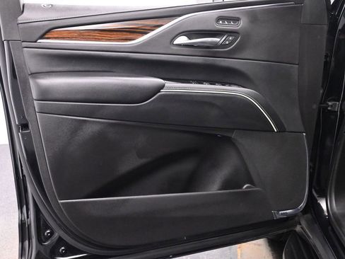 Used 2023 Cadillac Escalade ESV Premium Luxury image 10