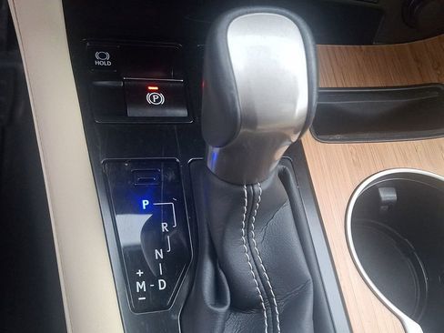 Used 2022 Lexus RX 350L Premium w/ Premium Package image 16