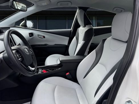 Used 2019 Toyota Prius Limited image 2