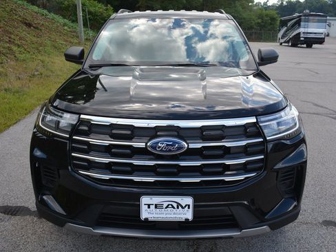 Used 2025 Ford Explorer Active image 2